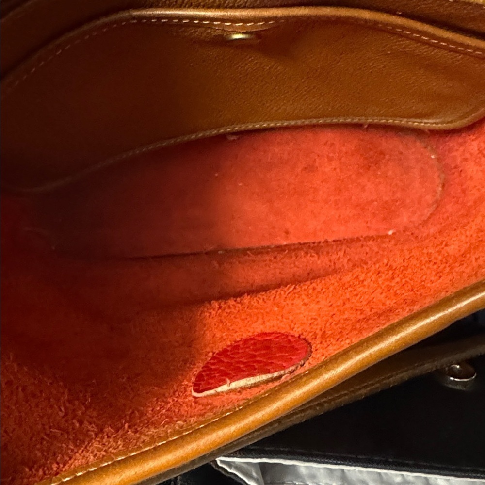 *Summer Clear Out* Vintage Dooney & Bourke crossbody - Picture 6 of 8